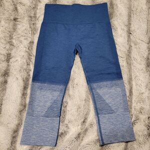 Lululemon Seamlessly Street Crop Leggings, size 4